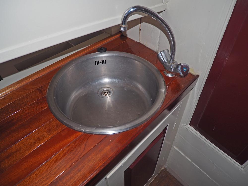 Aft cabin, Accommodation